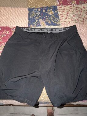 Denali men’s golf shorts